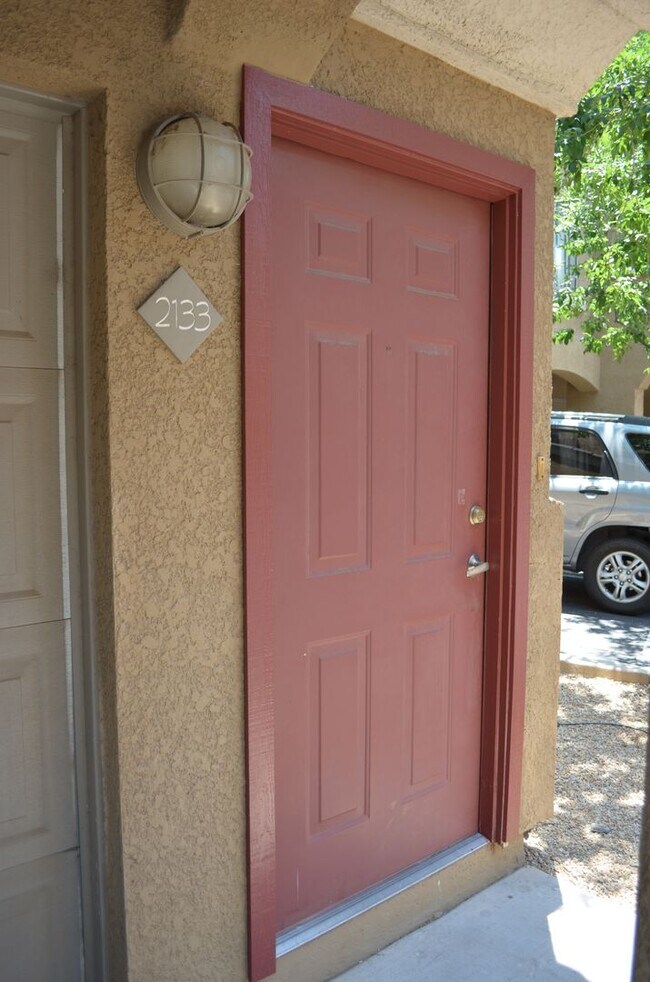 Building Photo - MOVE IN Special!!  Biltmore 2 bedroom!