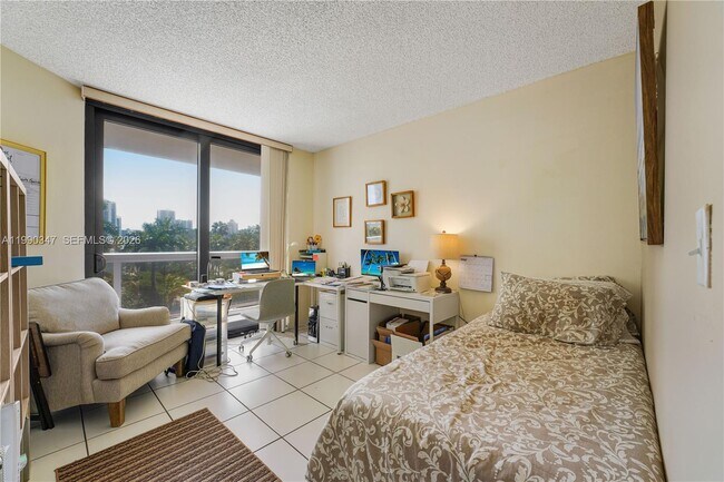 Building Photo - 20185 E Country Club Dr