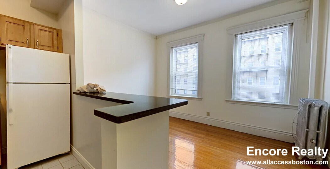 Building Photo - 54 Queensberry St