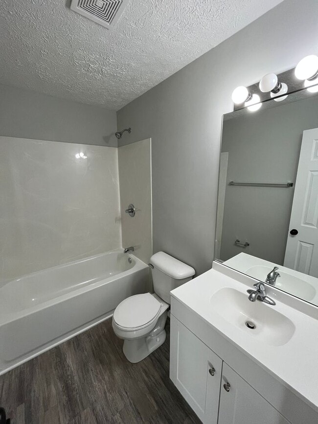 Building Photo - **COMPLETELY REMODELED 2-BEDROOM HOUSE IN ...
