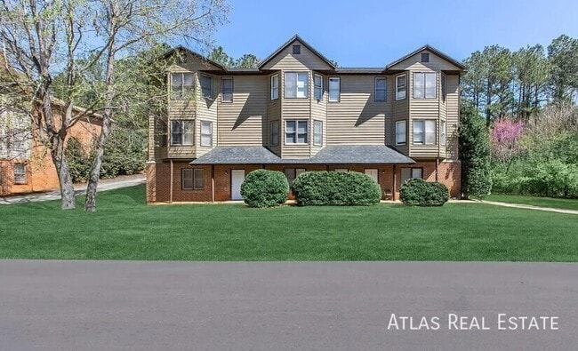 Building Photo - 265 Lexington Heights