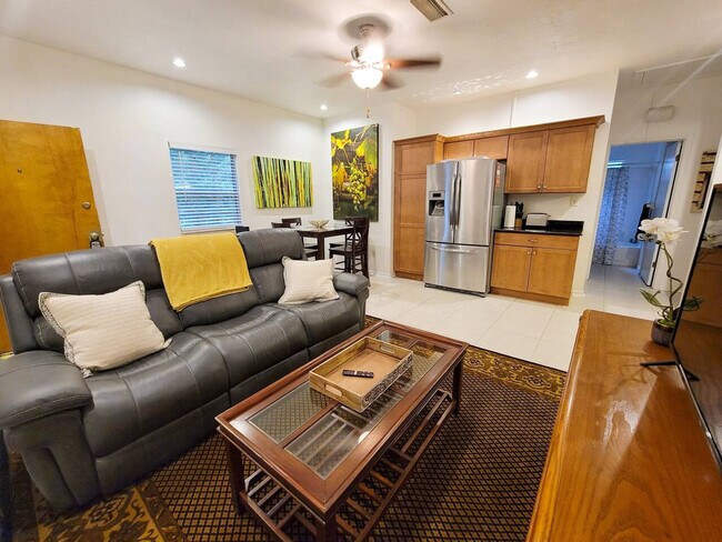 Building Photo - 408 NW 5th Ave