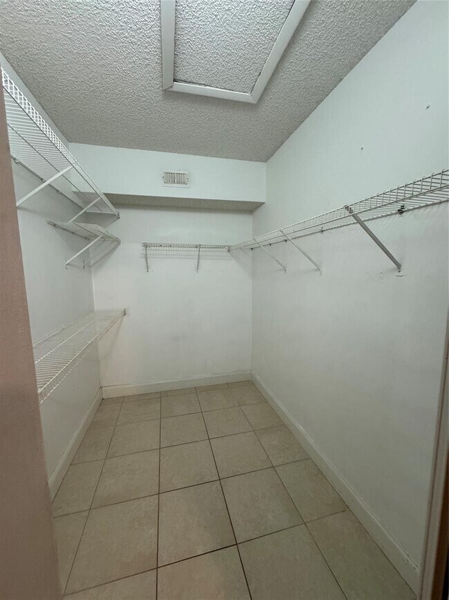 Building Photo - 9001 Wiles Rd