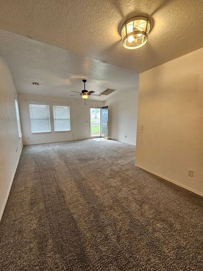 Building Photo - (2) Bed/(1) Bath Pets Negotiable Avail NOW w/ Storm Shelter!