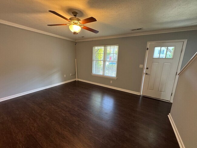 Building Photo - Beautiful 3Bedroom/3Bath Town-Home