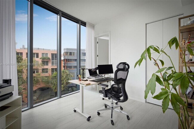 Building Photo - 2831 S Bayshore Dr