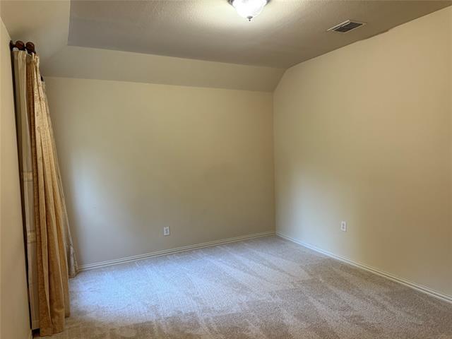 Building Photo - 4000 Kenwood Dr