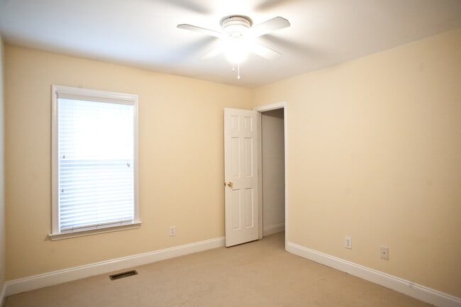 Building Photo - 1 bedroom unit walkable to downtown Carrboro- All utilities and internet included in rent!