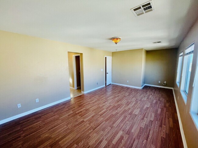 Building Photo - Open Design Plan 3 Bd + Office, 3 bth, New Floors, New paint!