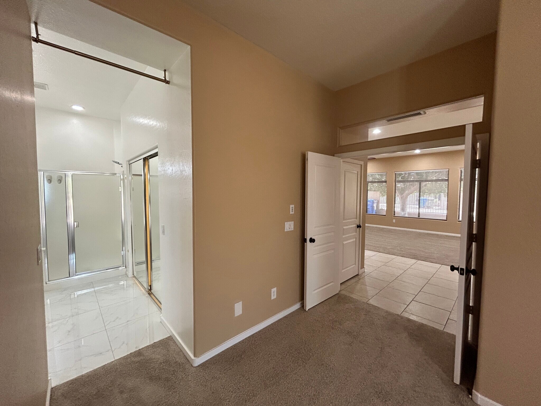 Building Photo - 2041 E Fawn Dr