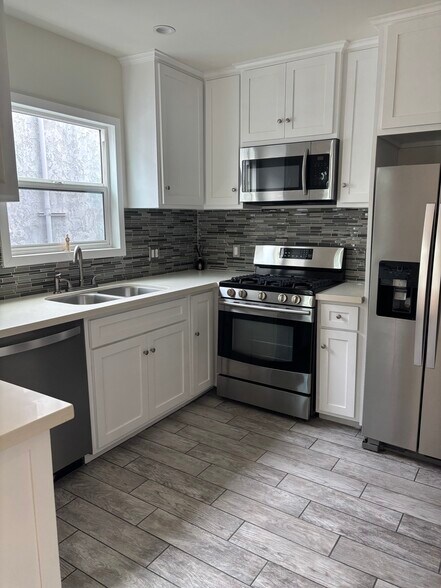 Building Photo - 958 2nd St