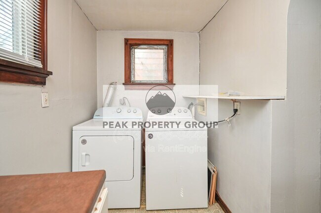 Building Photo - 2125 W Clifton Ave