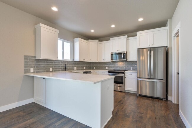 Building Photo - Beautiful, Dog Friendly, 3 Bedroom, 2.5 Ba...