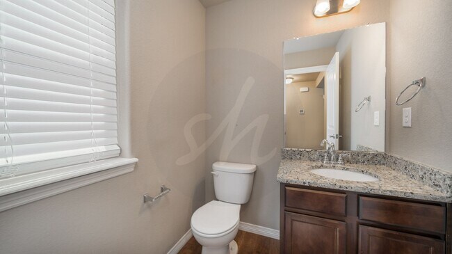 Building Photo - Lovely Three Bedroom Home with Mountain Views