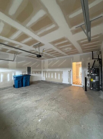 Building Photo - 1247 Sunny Lake Dr