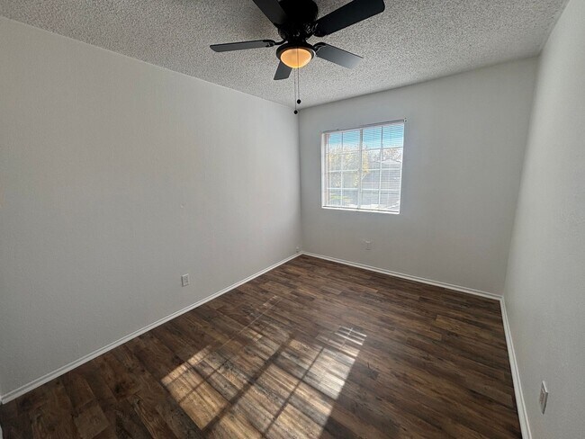 Building Photo - Beautiful 4 Bedroom Lancaster Home with Desirable Amenities!