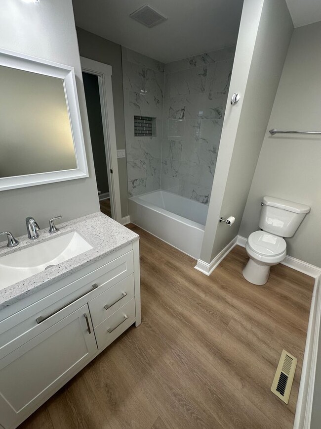 Building Photo - BEAUTIFUL RENOVATED NEW 4 BEDROOM 2 BATH H...
