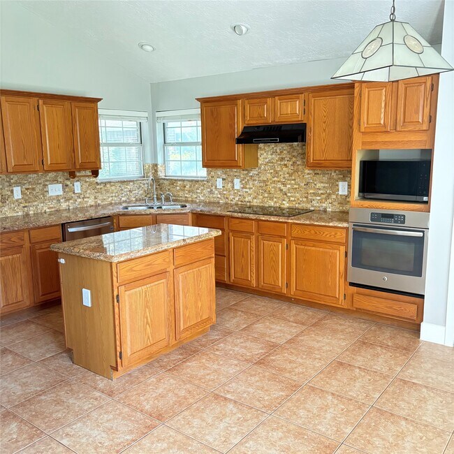 Building Photo - 20315 Aspenwilde Dr