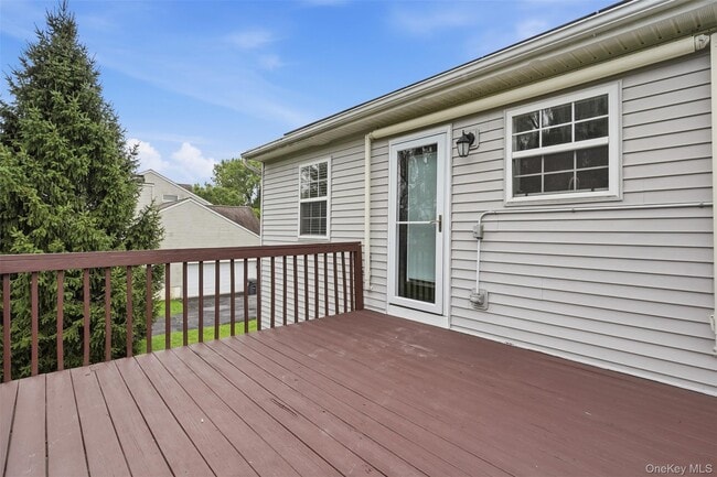 Building Photo - 17 Watkins Dr