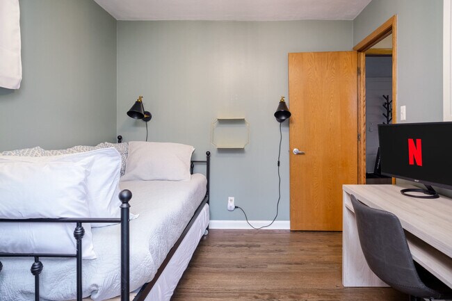 Building Photo - 26229 93rd St