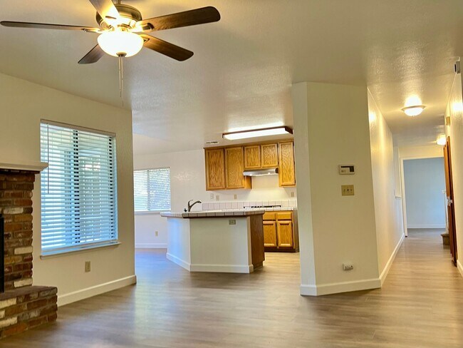 Building Photo - 1342 Kingswood Dr