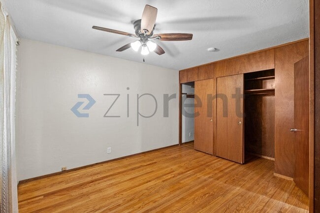 Building Photo - Unit