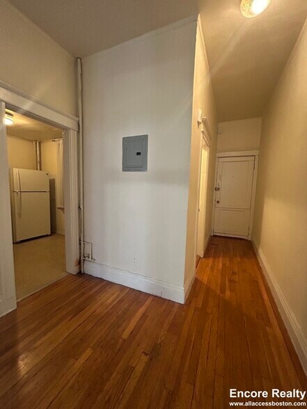Building Photo - 376 Riverway