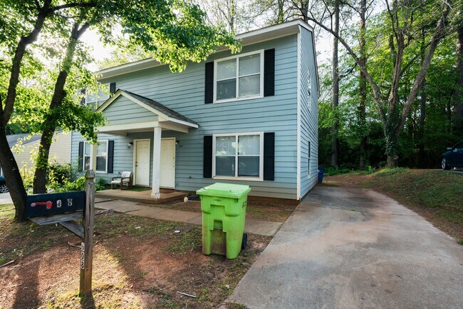 Building Photo - 600-635 Hilltop Dr-HT 2-Story 2bd/1ba