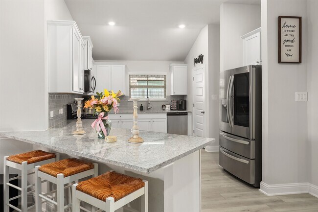 Building Photo - 2605 Golden Palms Ln