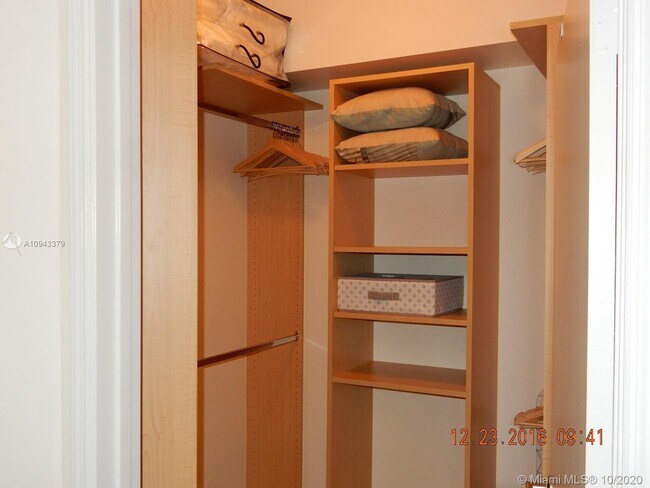 Building Photo - 19400 Turnberry Way