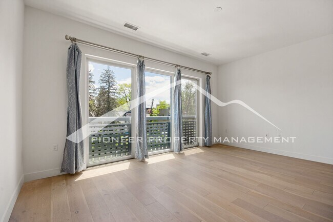 Building Photo - Newer Studio Apt in RiNo District in Denver 1 Underground Parking Space!