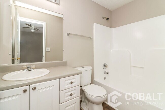 Building Photo - 987 Collier Rd NW