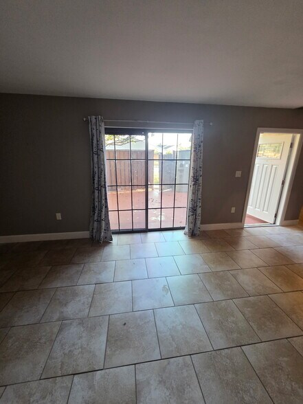Building Photo - 5217 Cedarbend Dr