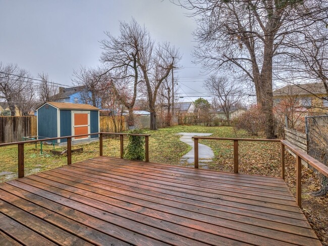 Building Photo - Charming 2bed/1.5 bath minutes from Plaza in Aurora Neighborhood - Appliances, Garage + Storm She...