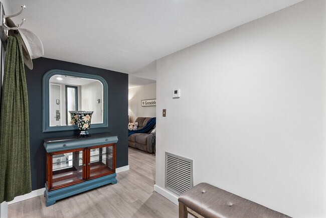 Building Photo - 5061 Sherwood Ln