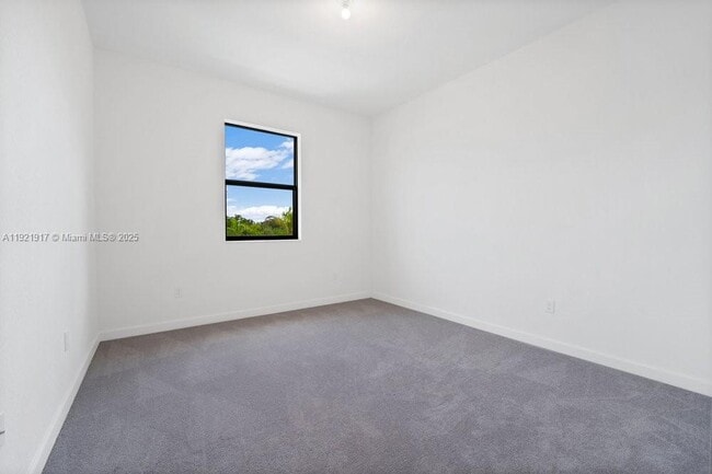 Building Photo - 286 SW 159th Dr