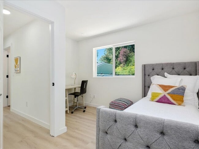 Building Photo - 1004 McDonald Ave