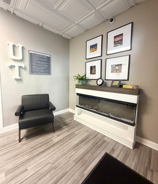 Foyer Lobby - 1700 Clinch Ave