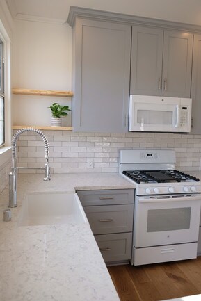 Kitchen - 1417 Ellsmere Ave