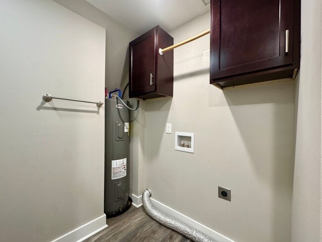 Building Photo - 1 Bedroom • 1 Bath Duplex on 23rd Street!