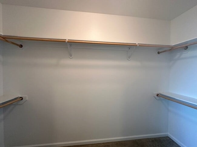 Building Photo - 3 bed 2 bath