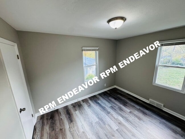 Building Photo - 2Bed/1Bath Available NOW!