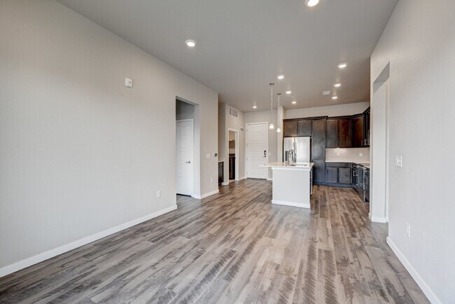 Building Photo - $2,000- 2 Bed, 2 Bath Condo in Littleton with AC and In Unit Laundry!