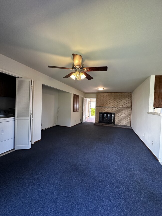Building Photo - 154 Maiden Ln