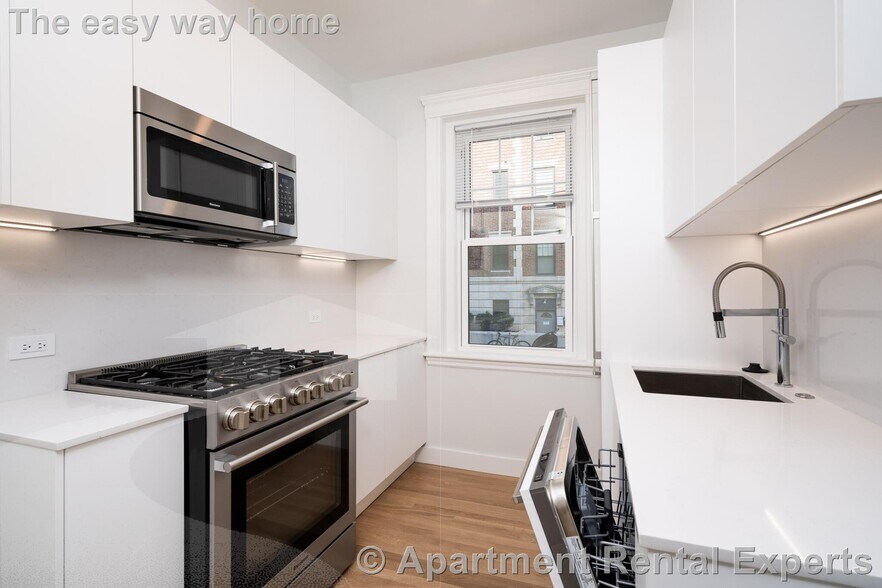 Primary Photo - 18 Forest St