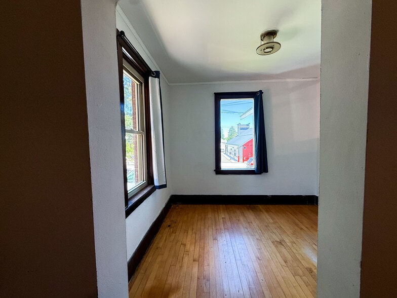 Building Photo - 657 Lake Ave