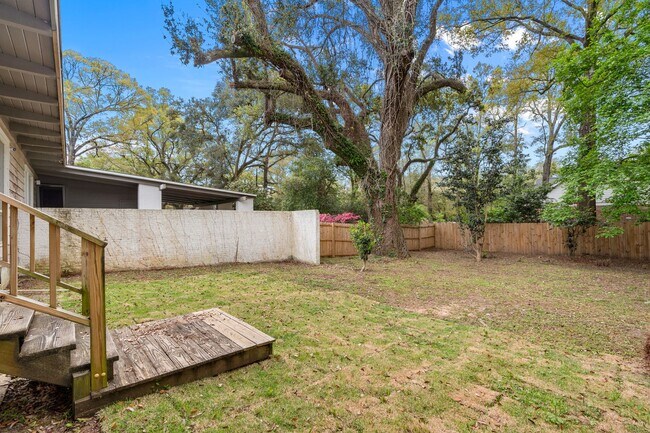 Building Photo - 2/2 with carport - fenced backyard