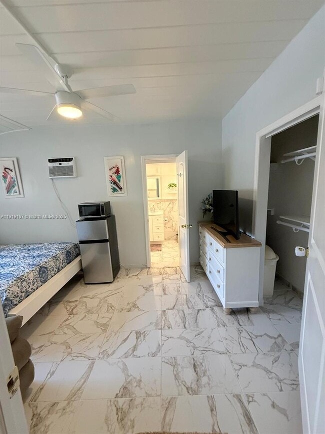 Building Photo - 7643 Miramar Pkwy