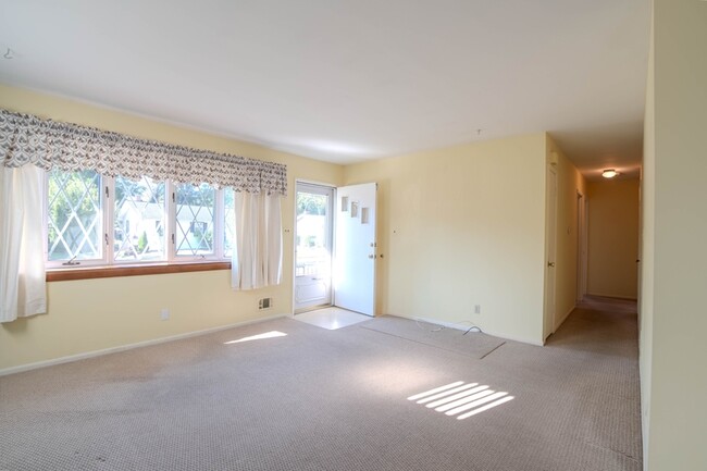 Building Photo - 6 Hammen Ave