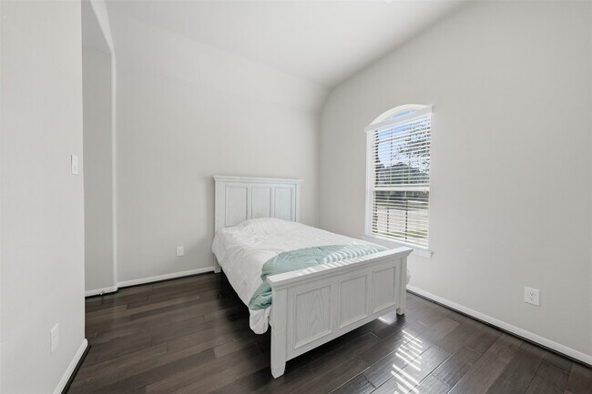 Building Photo - 806 Butterfly Garden Trail